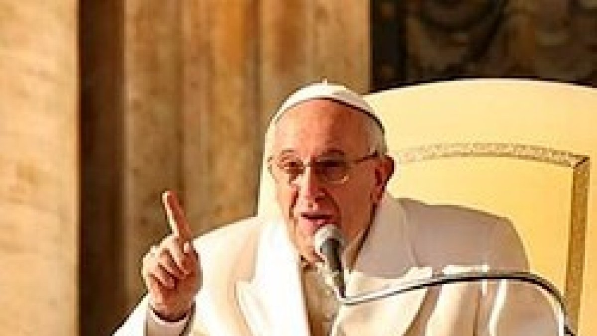 Francisco advierte contra la tentación de la soberbia que procede del amor a las riquezas.