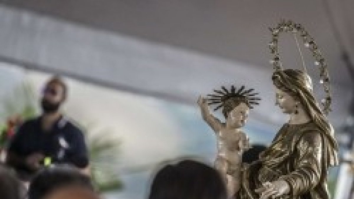 La Virgen con el Niño, en el funeral por las víctimas de Amatrice - el Papa envía rosarios