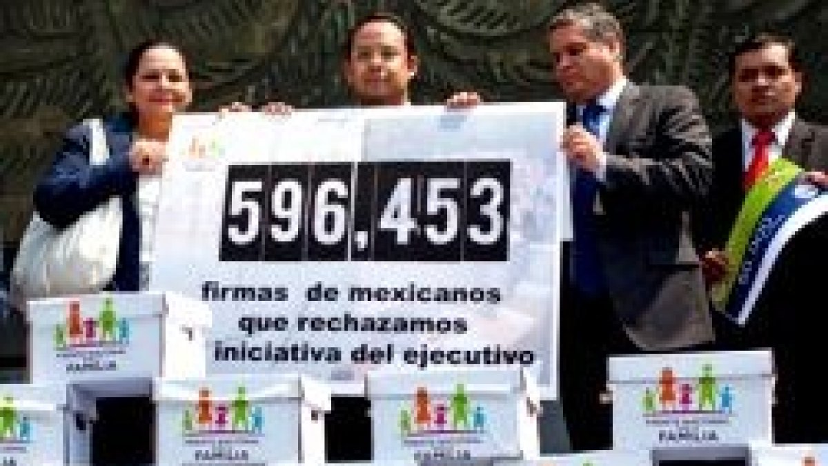 Casi 600.000 firmas en México contra la redefinición del matrimonio que quieren imponer Peña Nieto y los lobbies gays