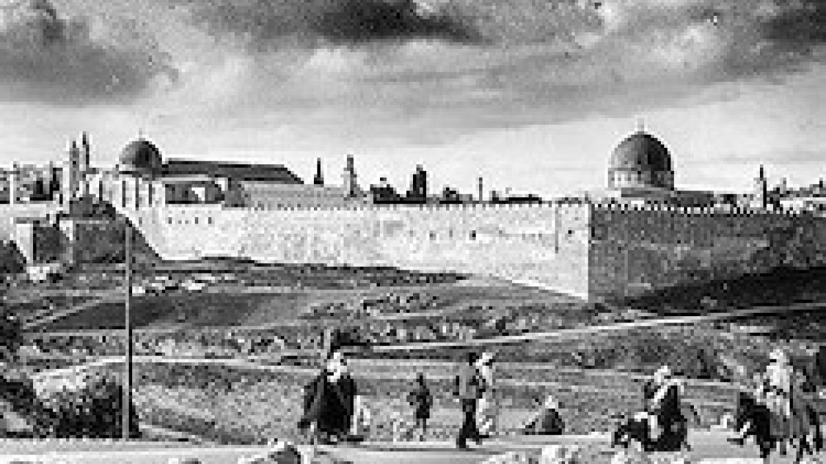 Así era hace un siglo la ciudad, a punto de sumergirse en una etapa muy distinta de su milenaria historia.