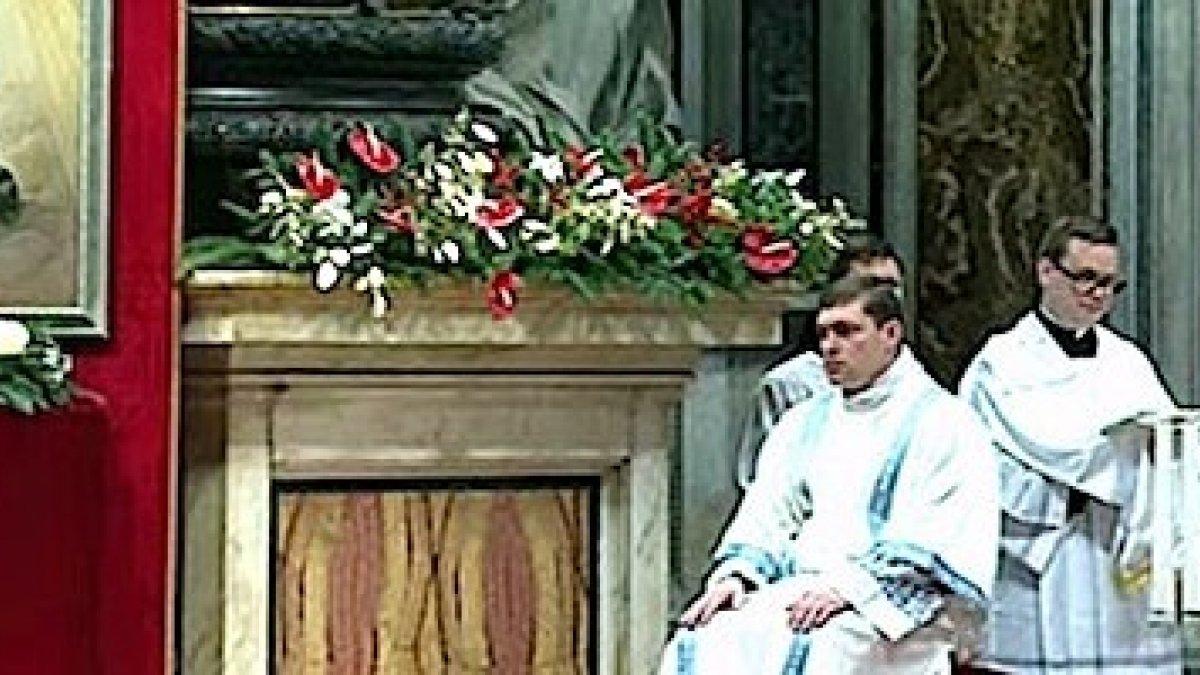 Francisco insistió en una de sus frases preferidas para hablar de la Virgen María: no estamos huérfanos, tenemos madre.