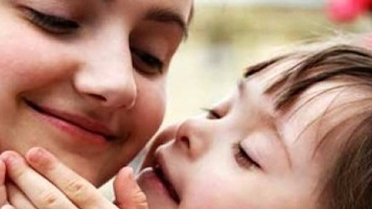 Los niños con trisomía 21 dan amor y agradecen el amor recibido tanto o más que los demás.