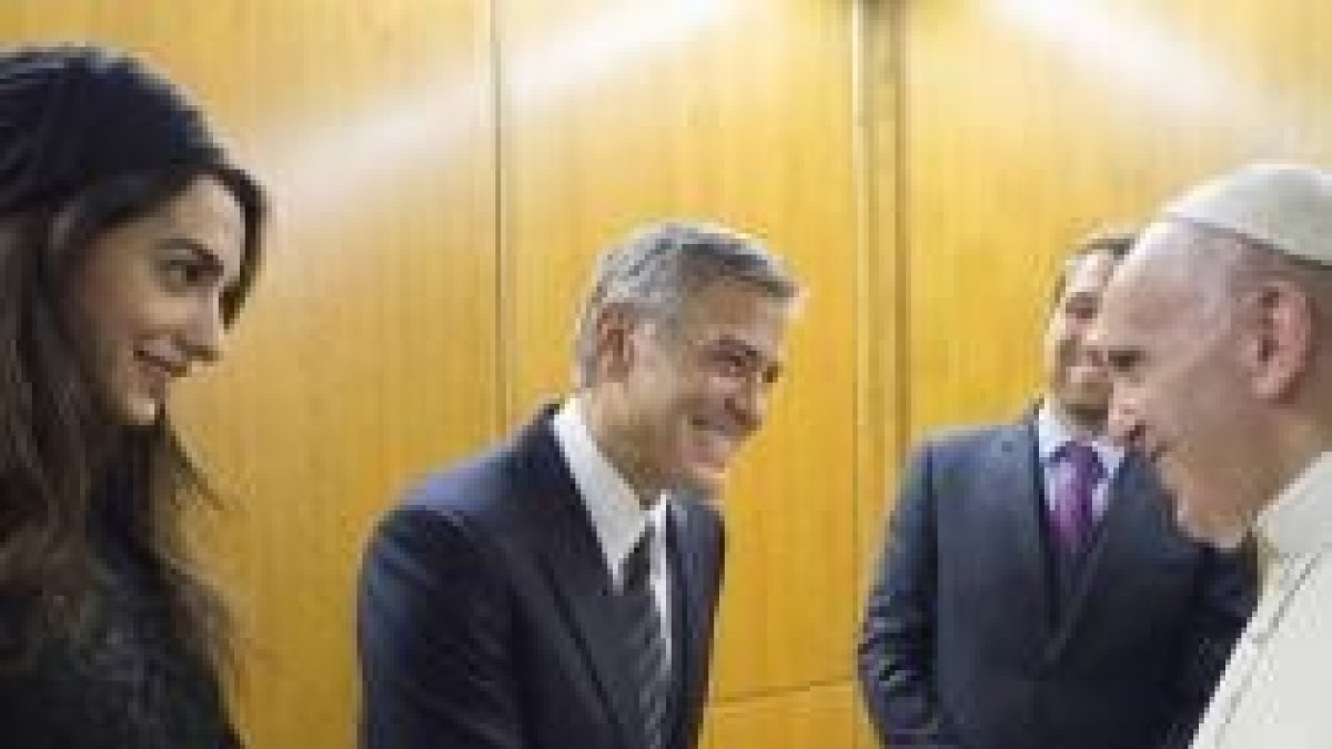 George Clooney y su esposa Amal visitaron al Papa Francisco