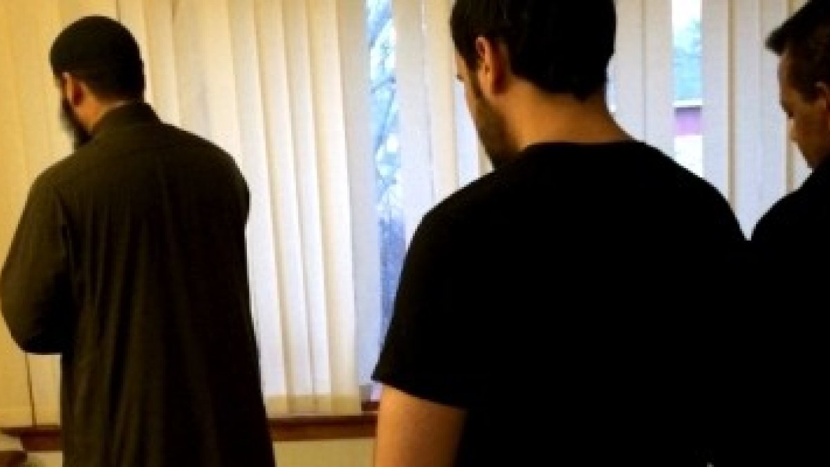 Dustin se hizo musulmán por rebelión contra la primacía del hombre blanco... pero a medida que se acercaba a Cristo intentaba compatibilizarlo