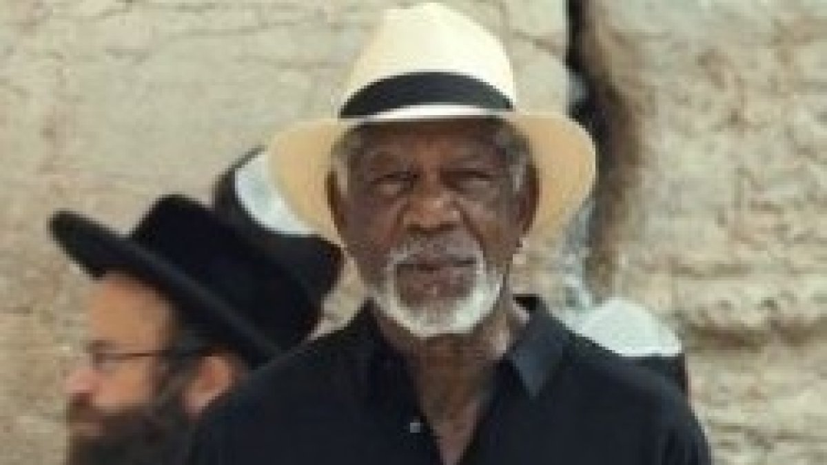 Morgan Freeman en una escena del documental La Historia de Dios