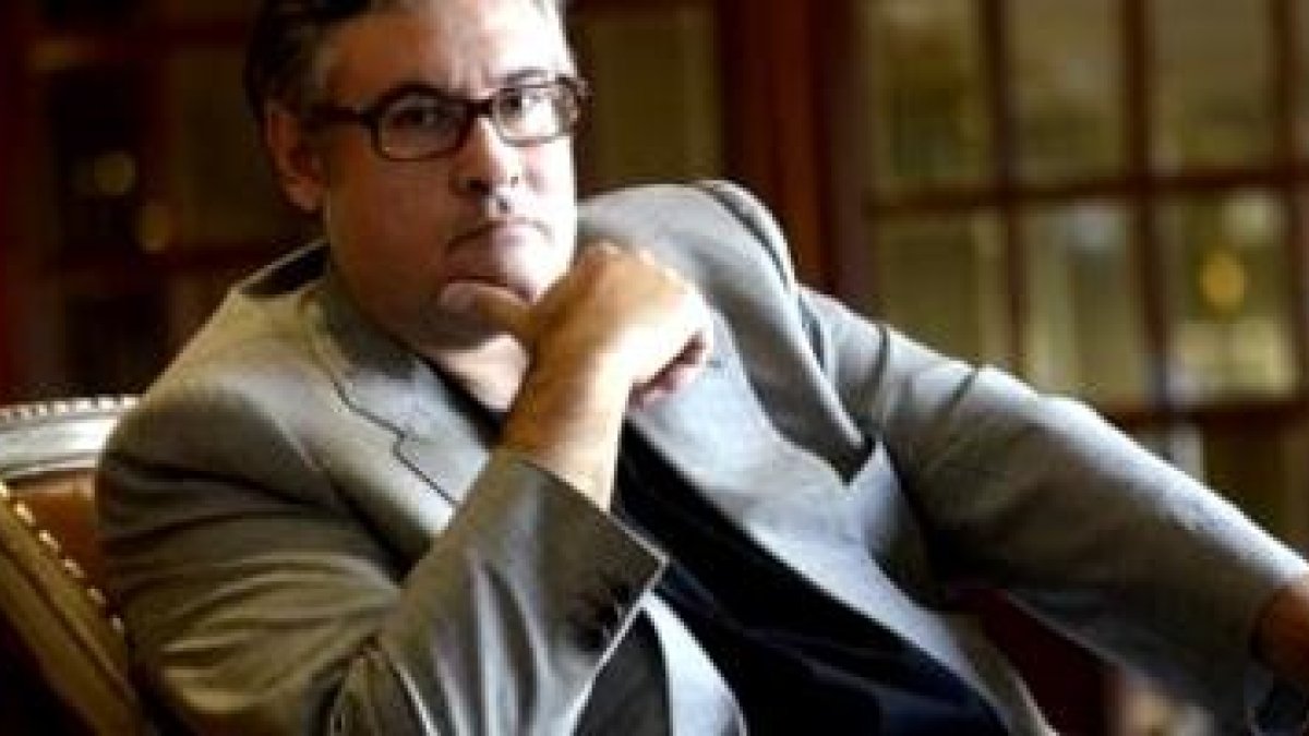 El popular escritor Juan Manuel de Prada comenta el libro Operación a Corazón Abierto, del padre Pablo Cervera