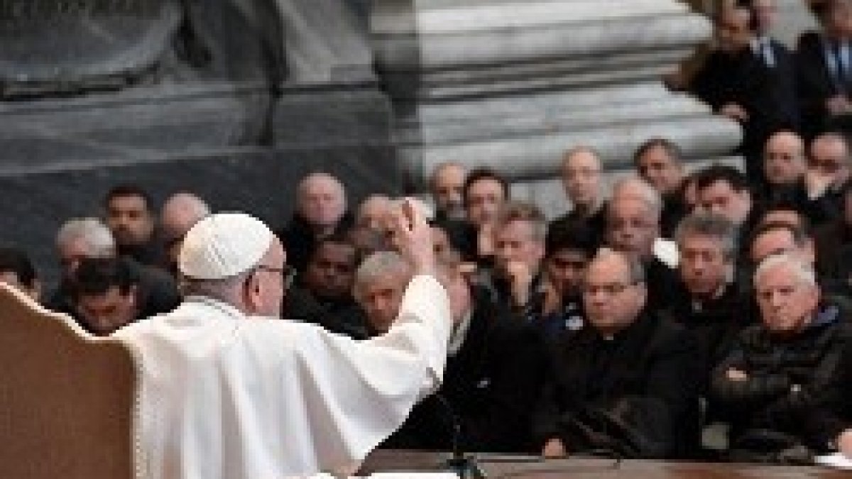 El Papa exhortó a los párrocos para hacer propia la fe en la que deben confirmar a los fieles