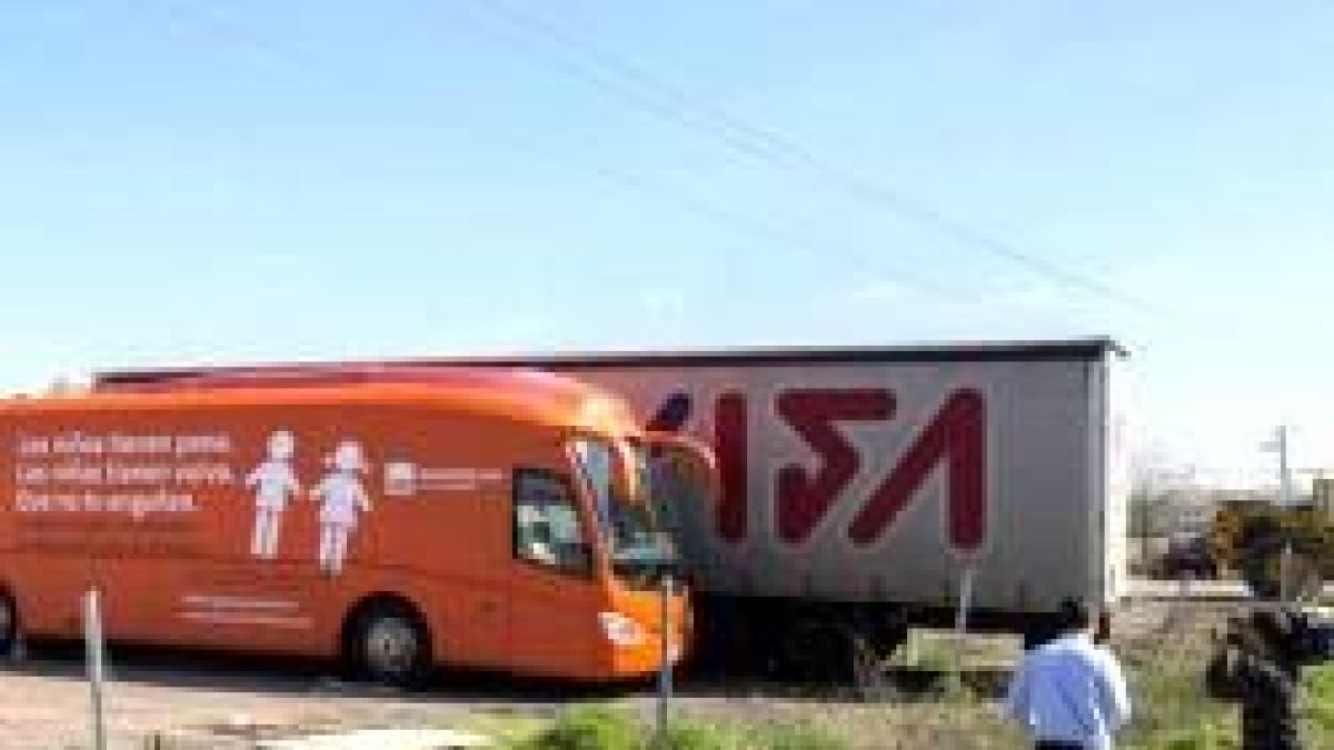 El autobús naranja, retenido por la Policía por decir que los niños tienen pene