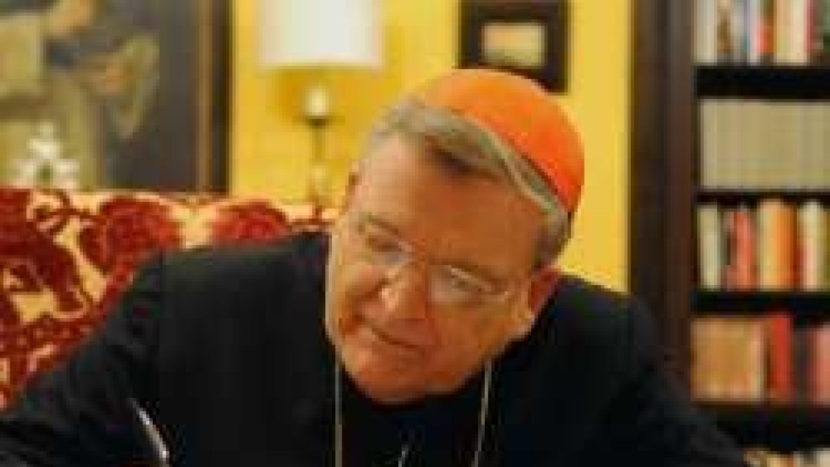El cardenal Burke, que presidió el Tribunal de la Signatura Apostólica, es uno de los 4 cardenales que elevan estas preguntas