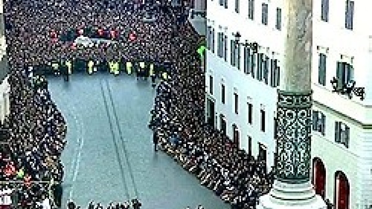 Una multitud de romanos quiso adherirse al homenaje del Papa y de toda la Iglesia a la Inmaculada Concepción.