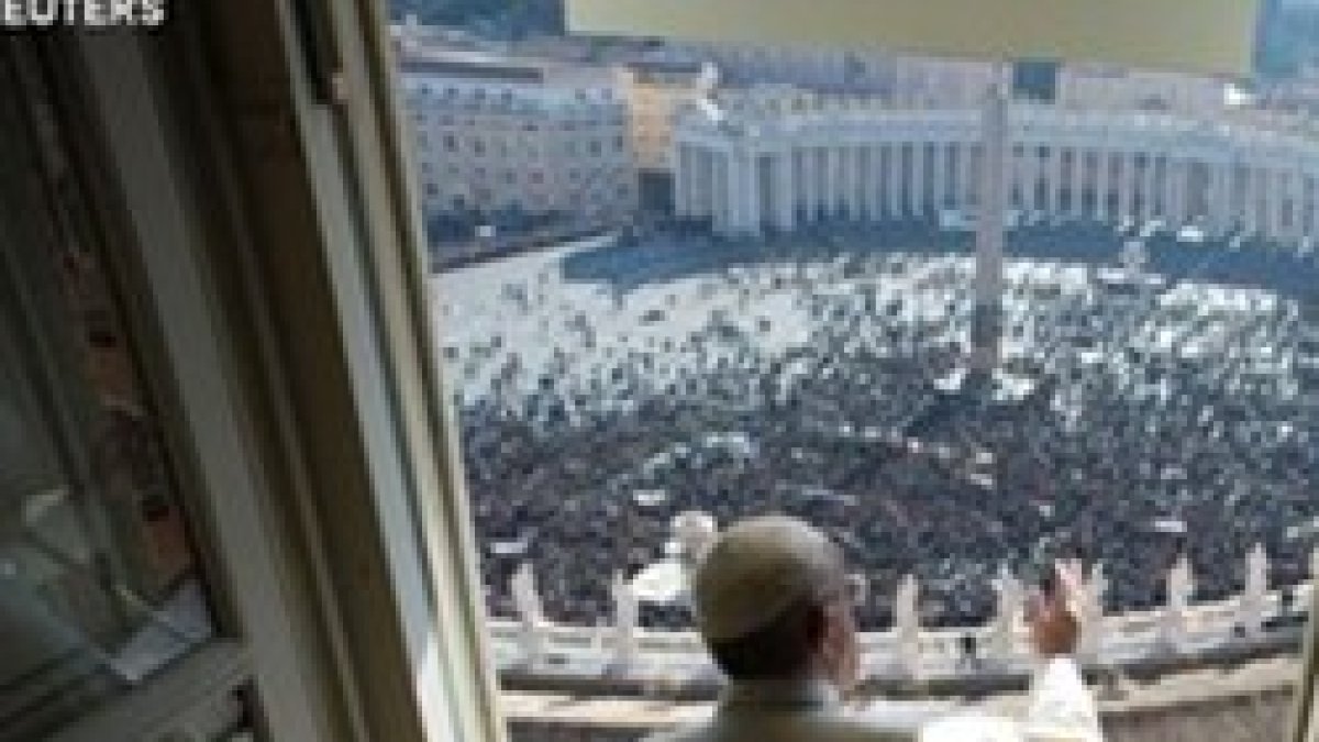 «Jesús nos invita a ser un reflejo de su luz, a través de las buenas obras»: el Papa en el Ángelus