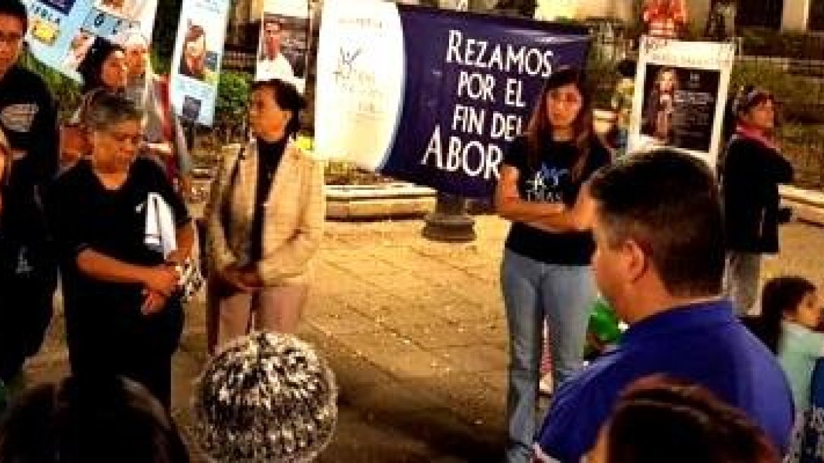Un grupo de 40 Días por la Vida en México - se trata de hacer oración pacífica y ayunar ante centros abortistas