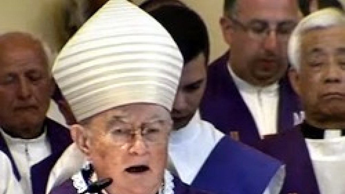 Monseñor Hoser fue ovacionado al transmitir a los peregrinos sus palabras de ánimo en cuanto enviado del Papa.