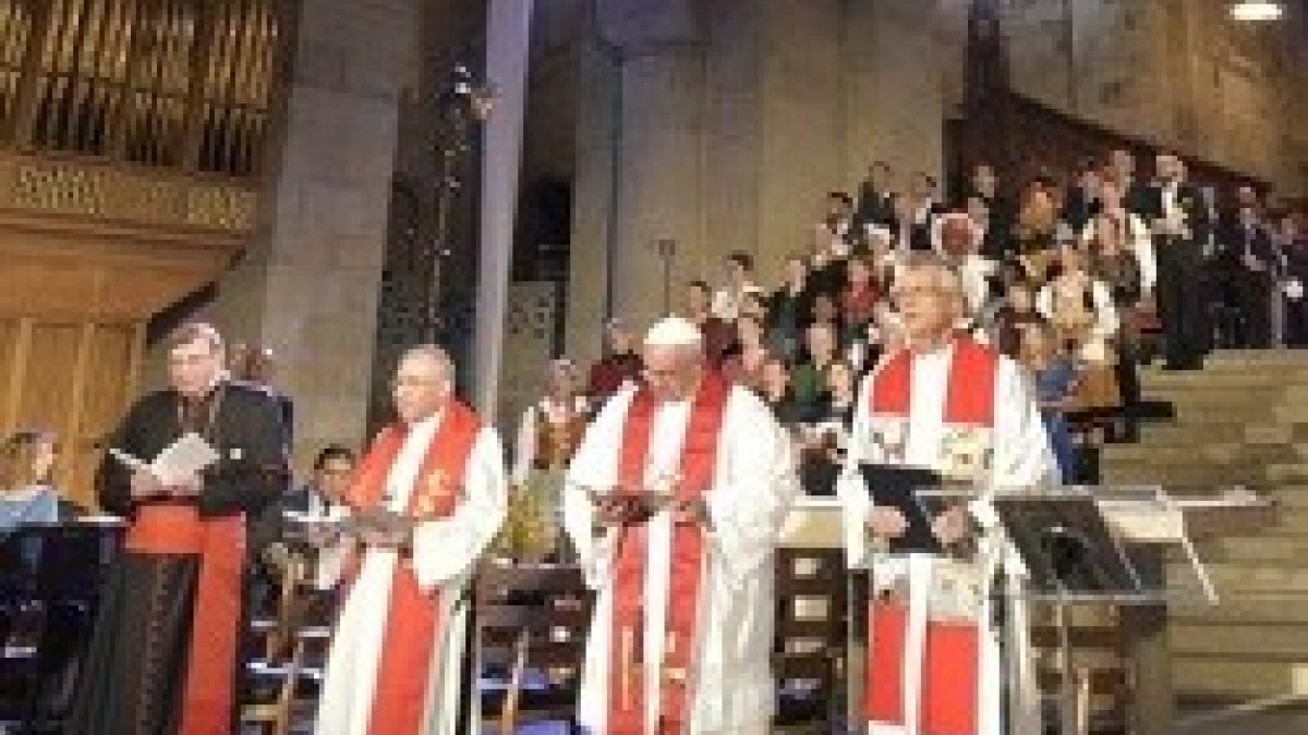El Papa, durante la oración ecuménica en la catedral de Lund (Suecia)
