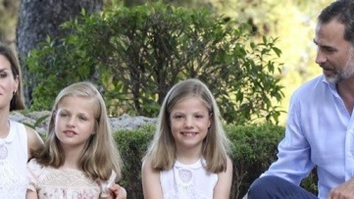 Los Reyes de España no quieren que sus hijas estén demasiado expuestas a las pantallas