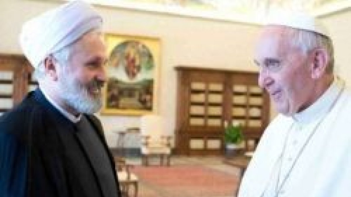 El Papa Francisco, con el embajador de Irán - la Santa Sede mantiene relaciones oficiales con 182 países