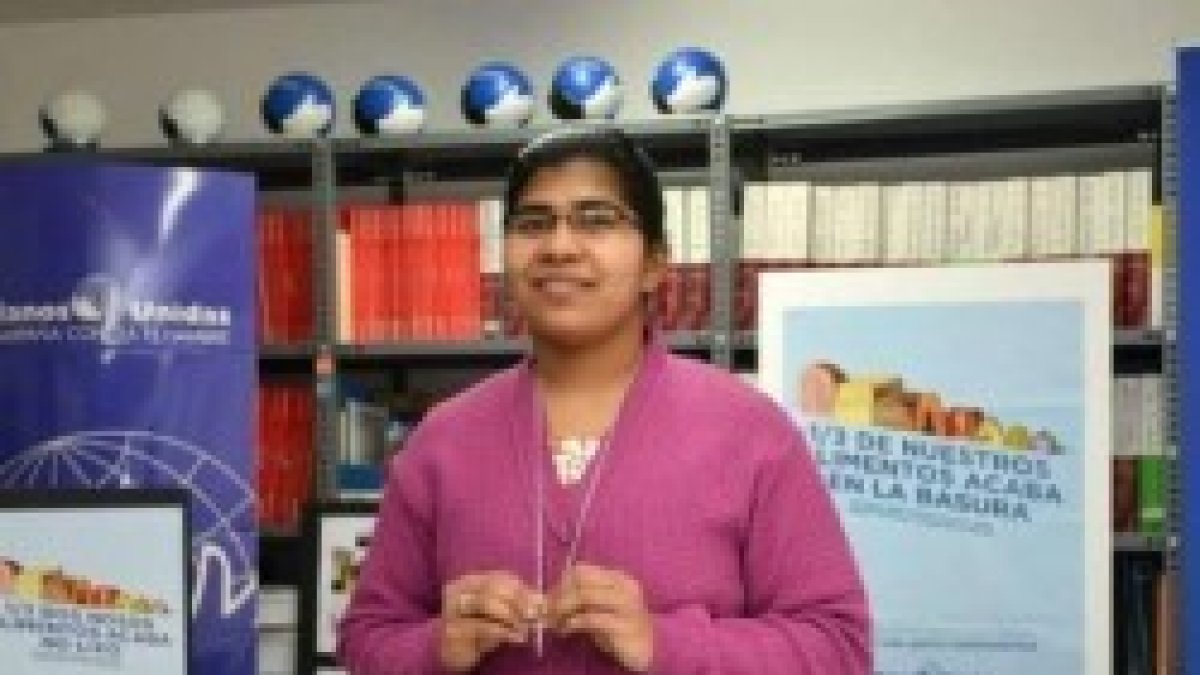 Ancy Bruno, de las hermanas de la Caridad de Santa Ana, explica la acción de Manos Unidas con los pobres