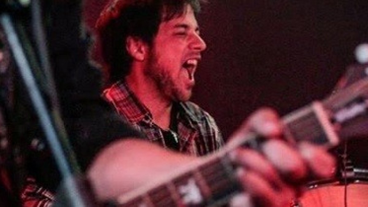 Isaac ve luz donde antes veía oscuridad y sus letras están llenas de Dios