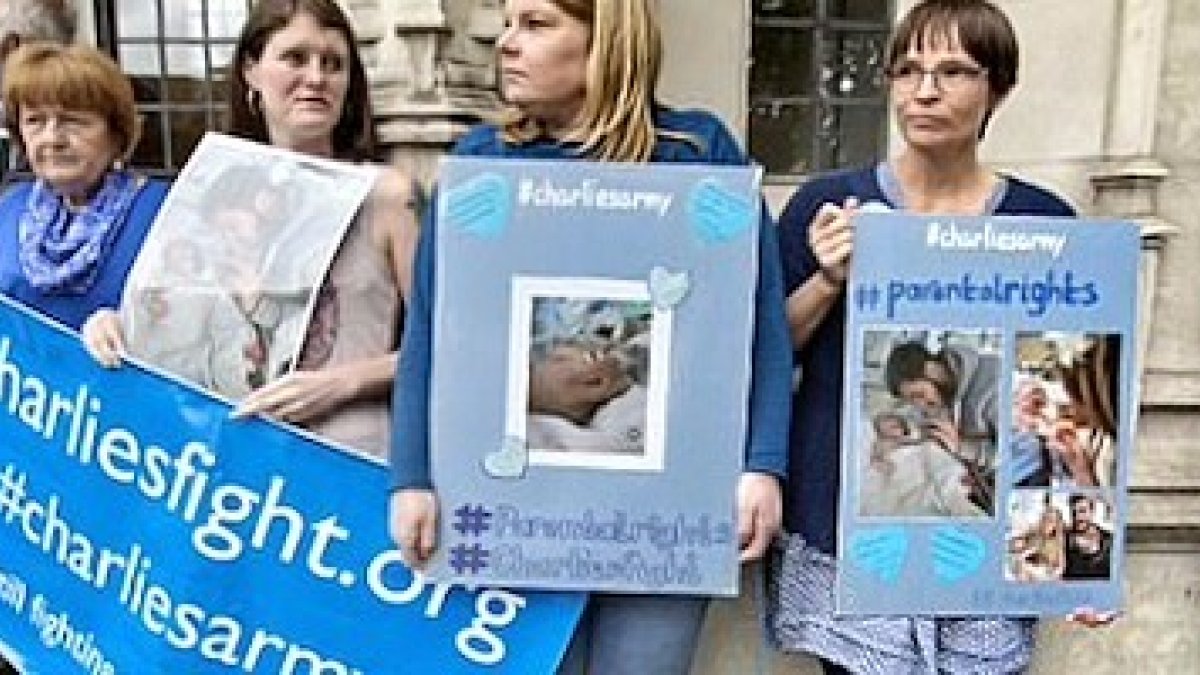 La movilización a favor de la vida de Charlie Gard ha ido en aumento al acercarse la decisión final.