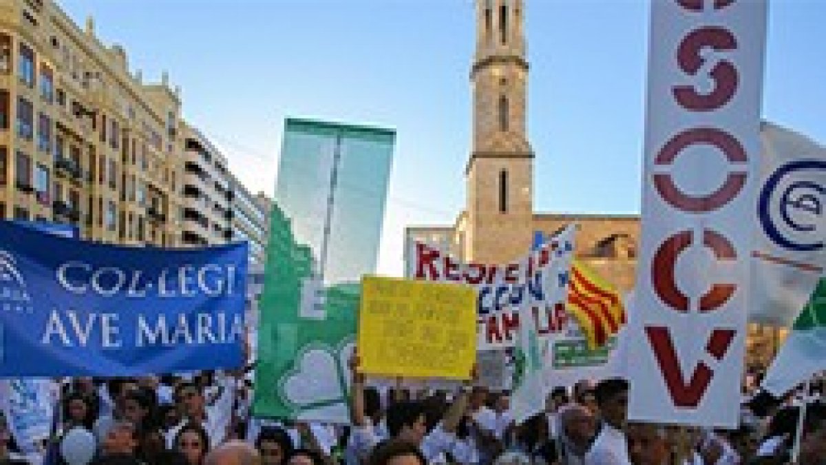40.000 personas claman en Valencia contra la política sectaria en educación del gobierno regional