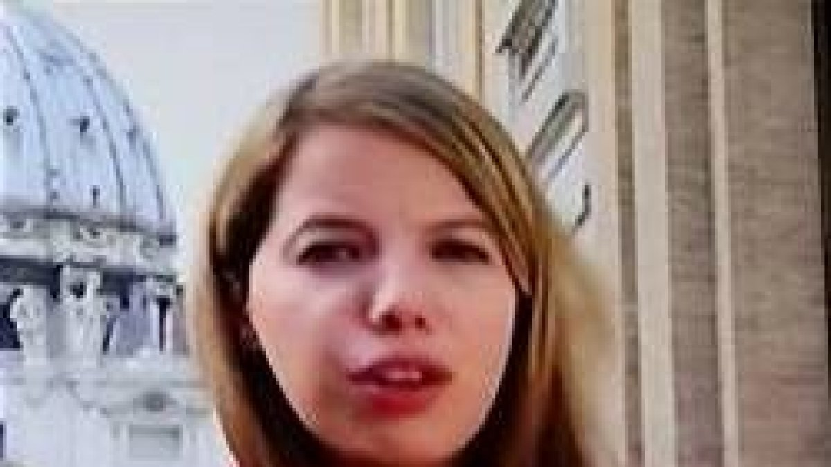 Ángeles Conde, en una de sus colaboraciones desde Roma para 13TV