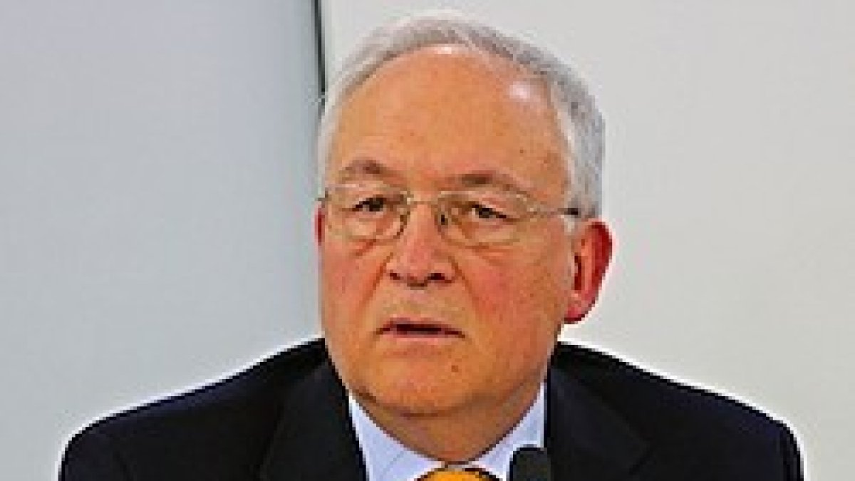 El profesor Fanjul no duda en calificar de estúpida la reconstrucción antihistórica del pasado de algunos comentaristas.