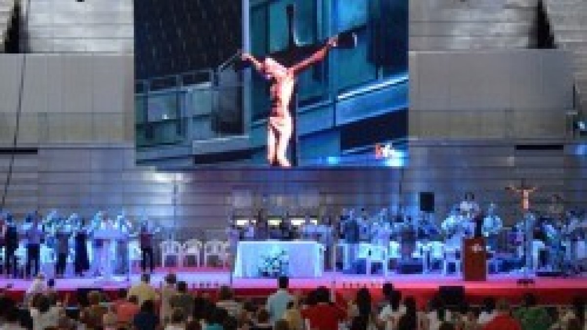 Un momento de la Asamblea de la Renovación Carismática en Madrid Arena en julio de 2016