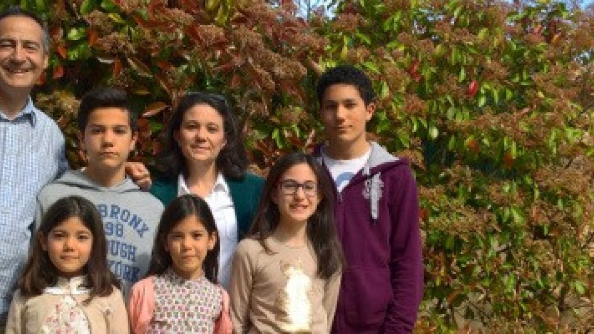 Mari Ángeles y Lorenzo, con sus hijos