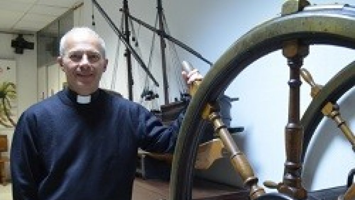 Javier Orpinell es actualmente vicario episcopal de la Armada
