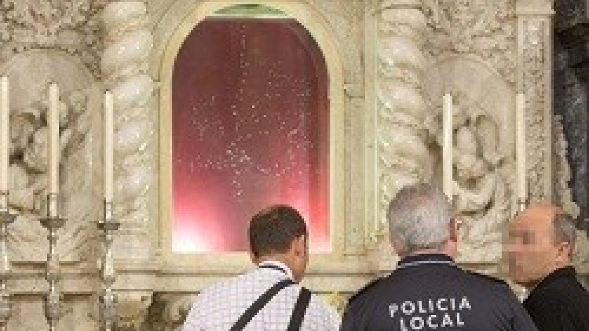 La Policía trabaja para arrestar al autor de esta profanación