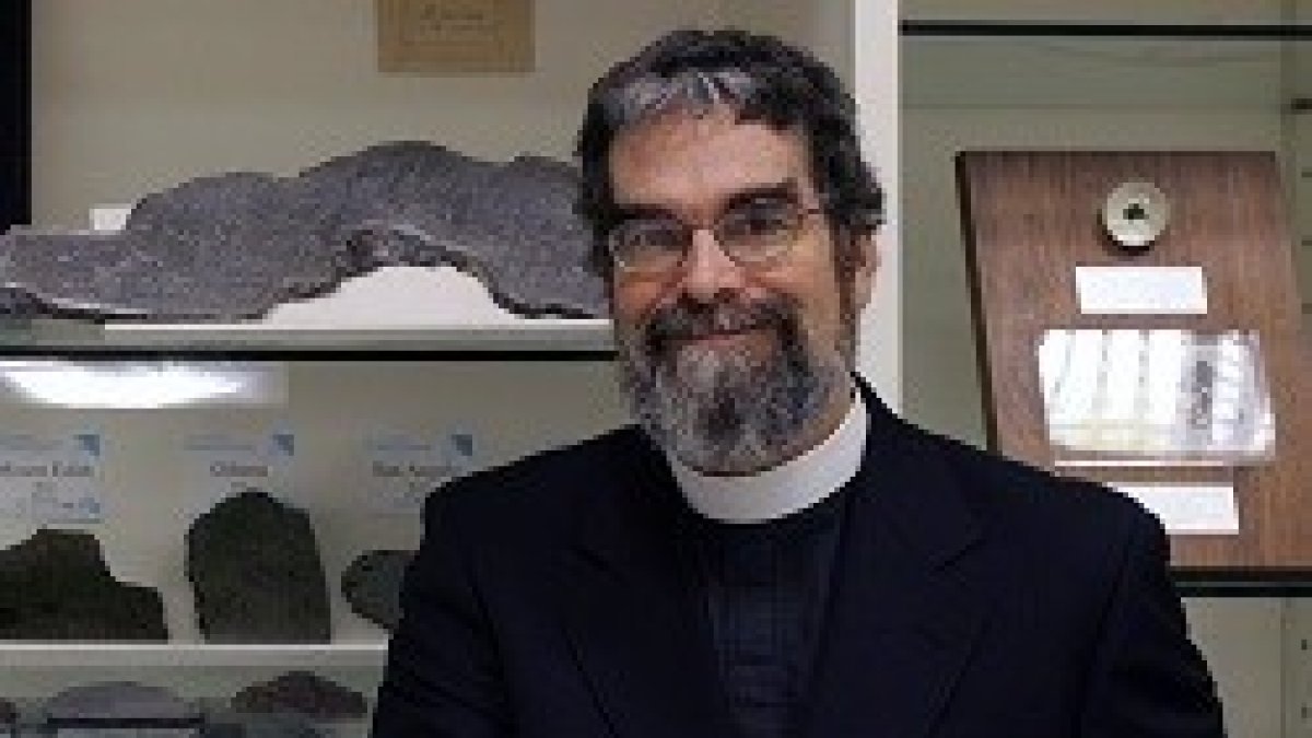 Este jesuita es director del Observatorio Astronómico del Vaticano