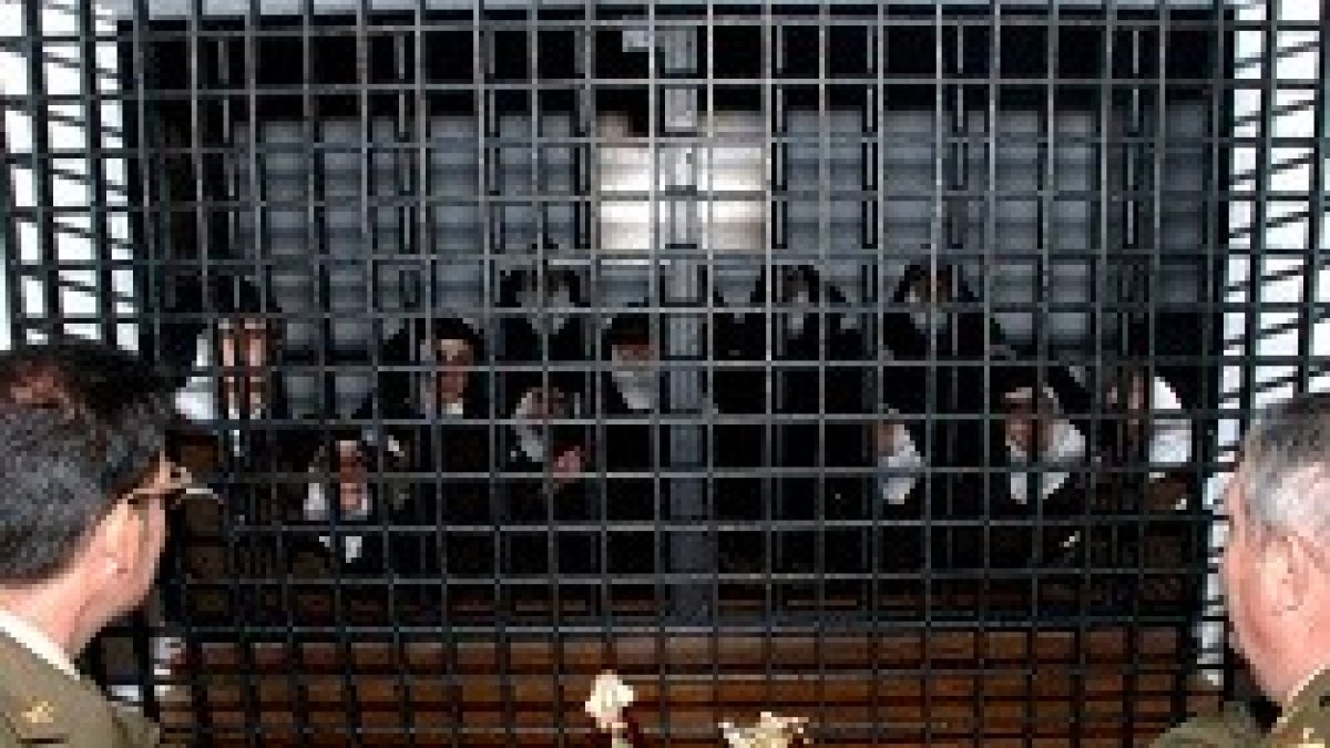 Los militares han querido agradecer a las religiosas que les bordaran los detente bala