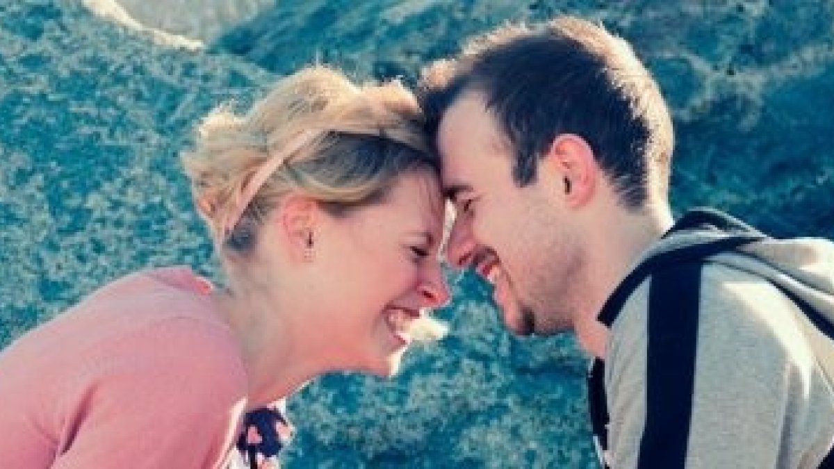 La risa une a los novios, pero después el humor y la ironía pueden fortalecerles como matrimonio