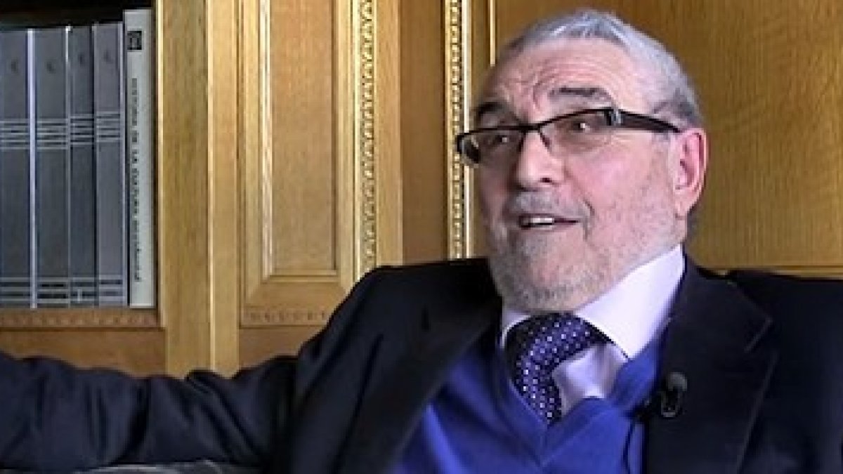 Amando de Miguel elogia al párroco de su pueblo, con quien retomó la práctica religiosa.