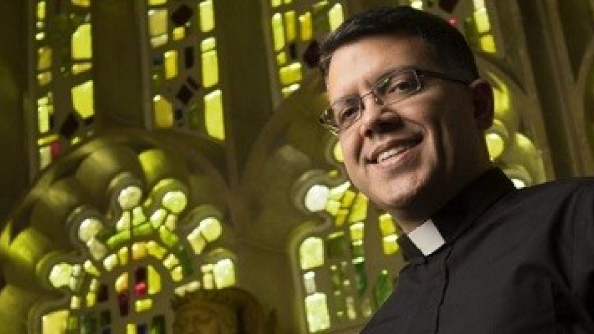 Jaime Maldonado-Avilés tendrá más de cuarenta años cuando se ordene sacerdote: son muchas las vocaciones maduras de formación científica. Foto: Linda Davidson. The Washington Post.