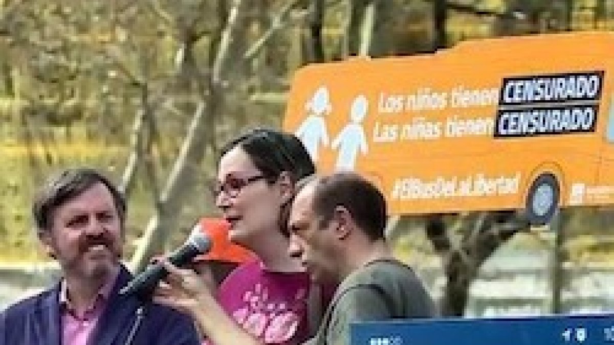 Charlotte Goiar habló breve pero contundentemente en la manifestación de HazteOir por la libertad de expresión y educación.