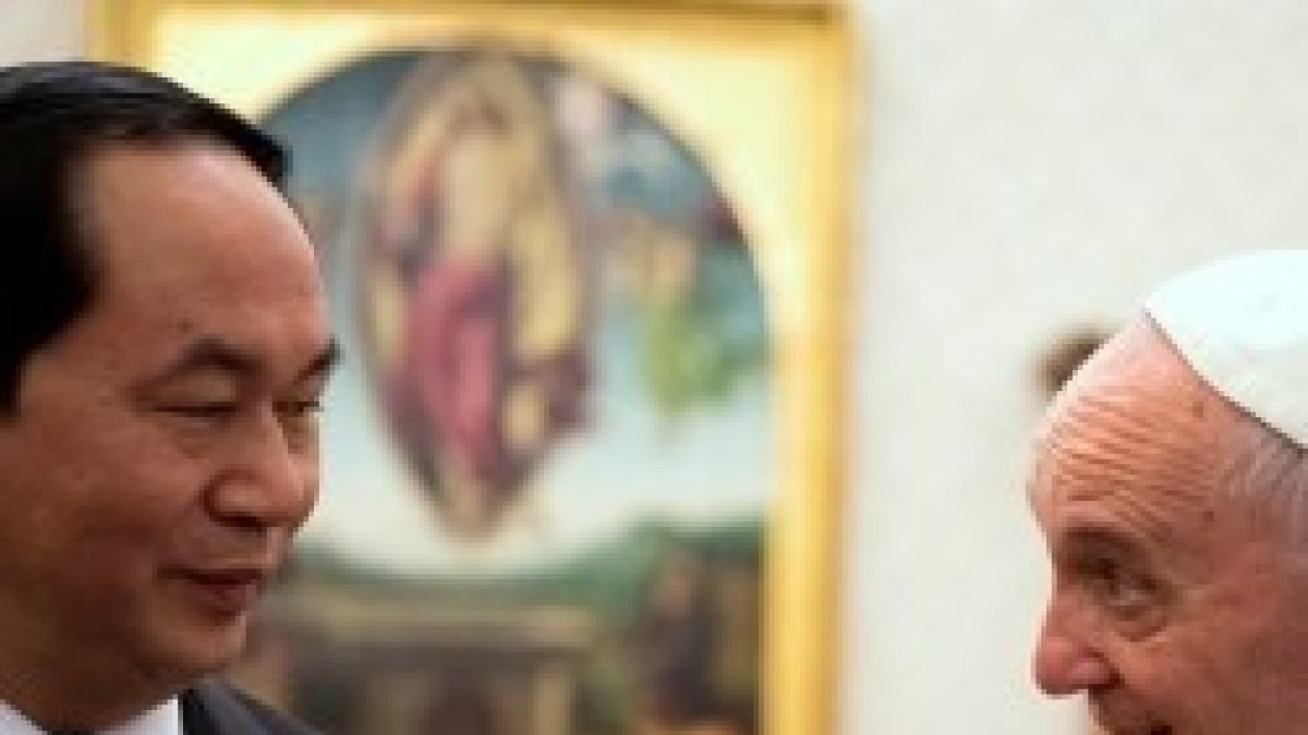 El Papa Francisco con el presidente de Vietnam, país comunista que limita duramente la libertad religiosa