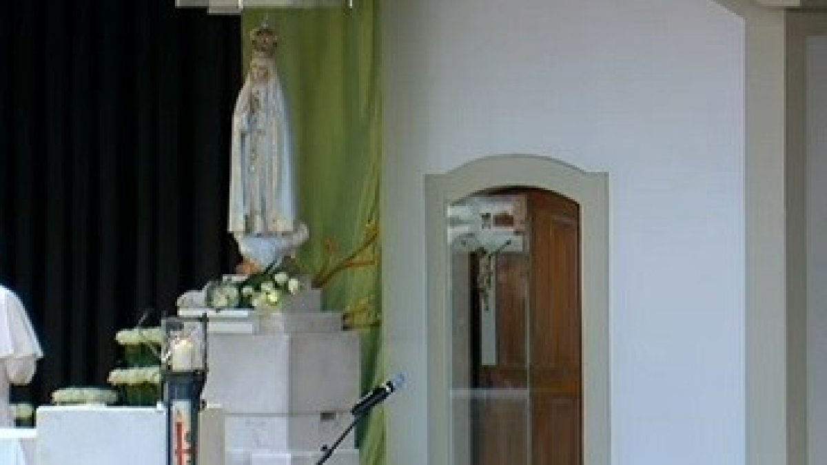 El Papa rezó conmovido ante la Virgen María