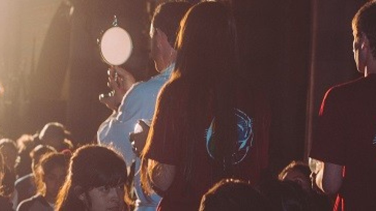 La adoración eucarística se ha convertido en un importante elemento evangelizador entre los jóvenes