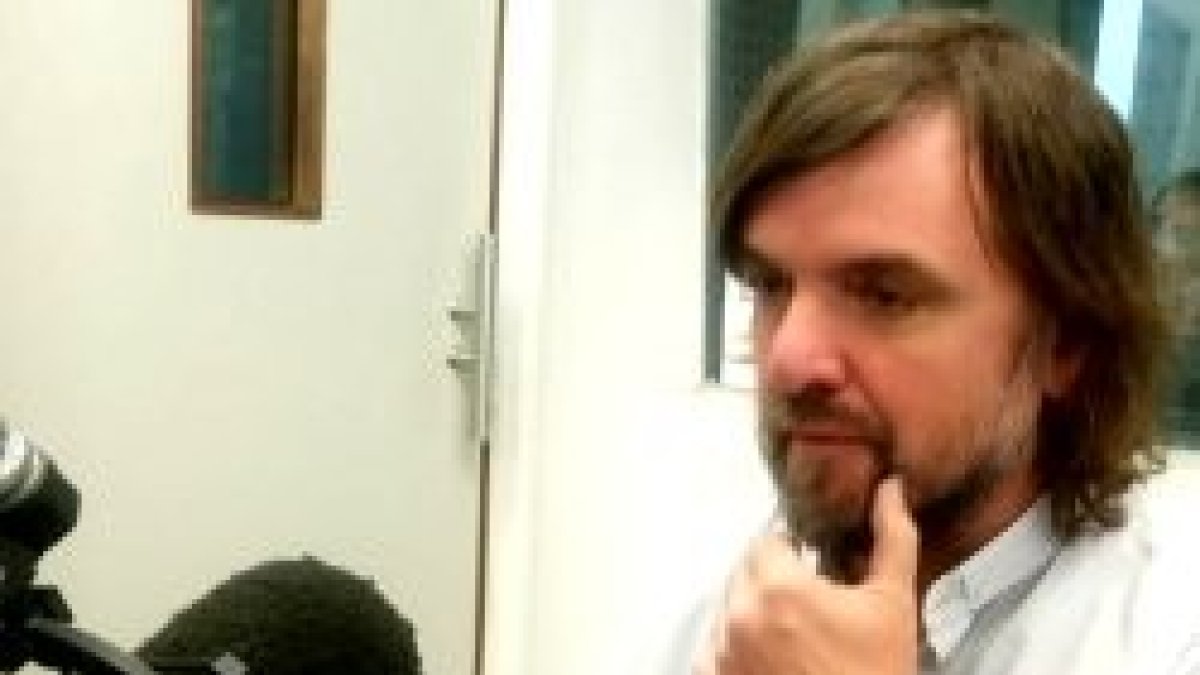 El cura villero Pepe di Paola es uno de los impulsores de esta emisora católica argentina