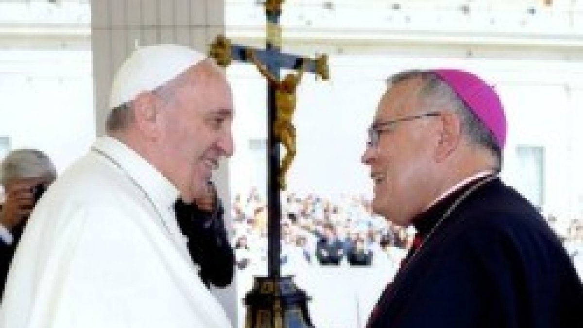 El arzobispo de Filadelfia, Charles Chaput con el Papa Francisco