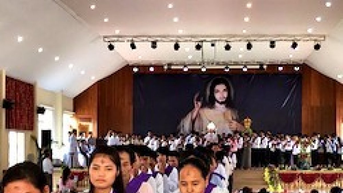 Los catecúmenos que se bautizarán este domingo recibieron la ceniza al inicio de la Cuaresma.