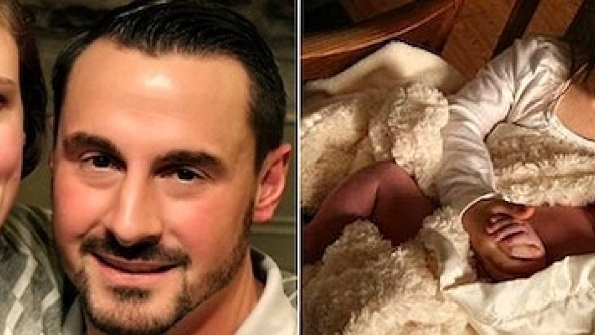 A la izquierda, Jennifer con Dan, su marido. A la derecha, la hija mayor de ambos, Julianne, sostiene en brazos a su hermana Faith en las horas que vivió.