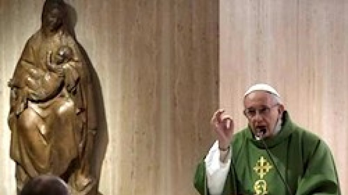 Dios no recuerda nuestros pecados una vez arrepentidos y perdonados, dijo Francisco.