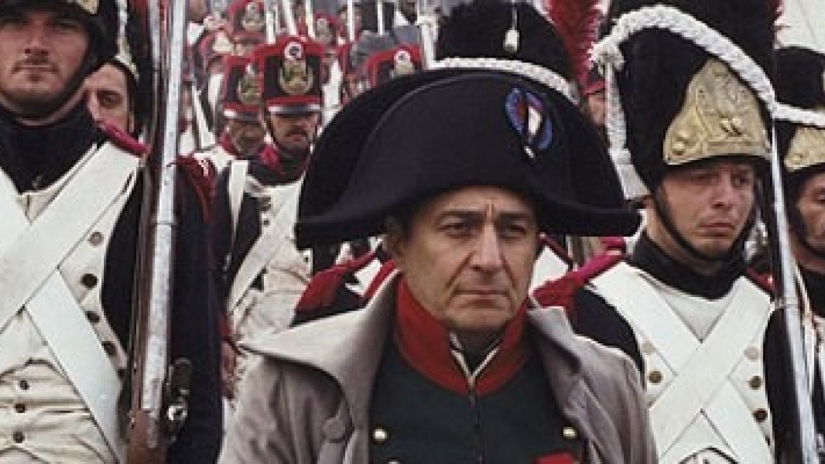 Napoleón tuvo el mayor y mejor ejército que el mundo había visto... pero para tener a Dios tuvo que volver a ser pequeño y enfermo