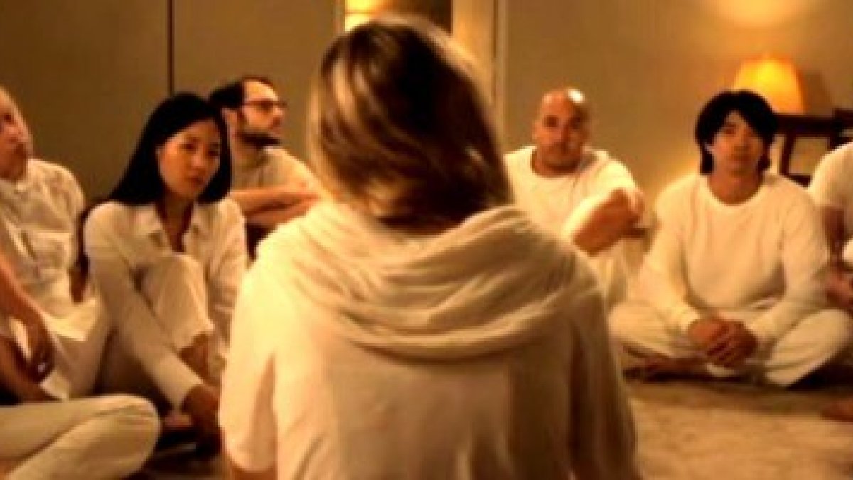 Culto al líder, uniformidad extrema, prohibido cuestionar, negar las fragilidades... riesgo sectario, también entre cristianos