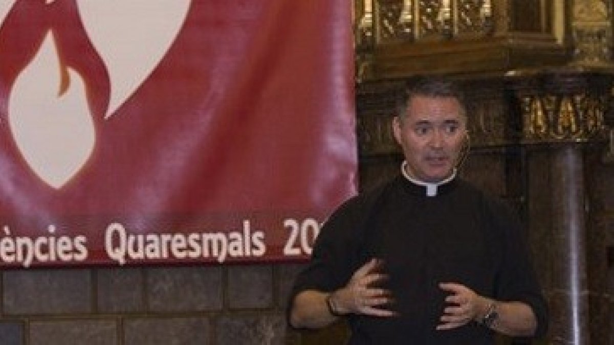 El padre Mallon, experto en nueva evangelización, compartió su experiencia en Barcelona