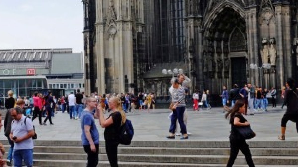 Atravesar las puertas de la catedral de Colonia ayudaría a Violeta a encontrar esa extraña paz que la llamaba misteriosamente
