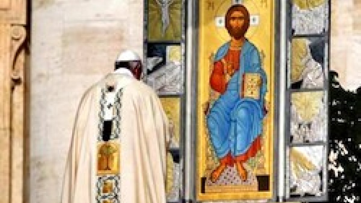 Francisco, esta Pascua ante el Cristo Aqueropita, que significa: no pintado por mano humana.