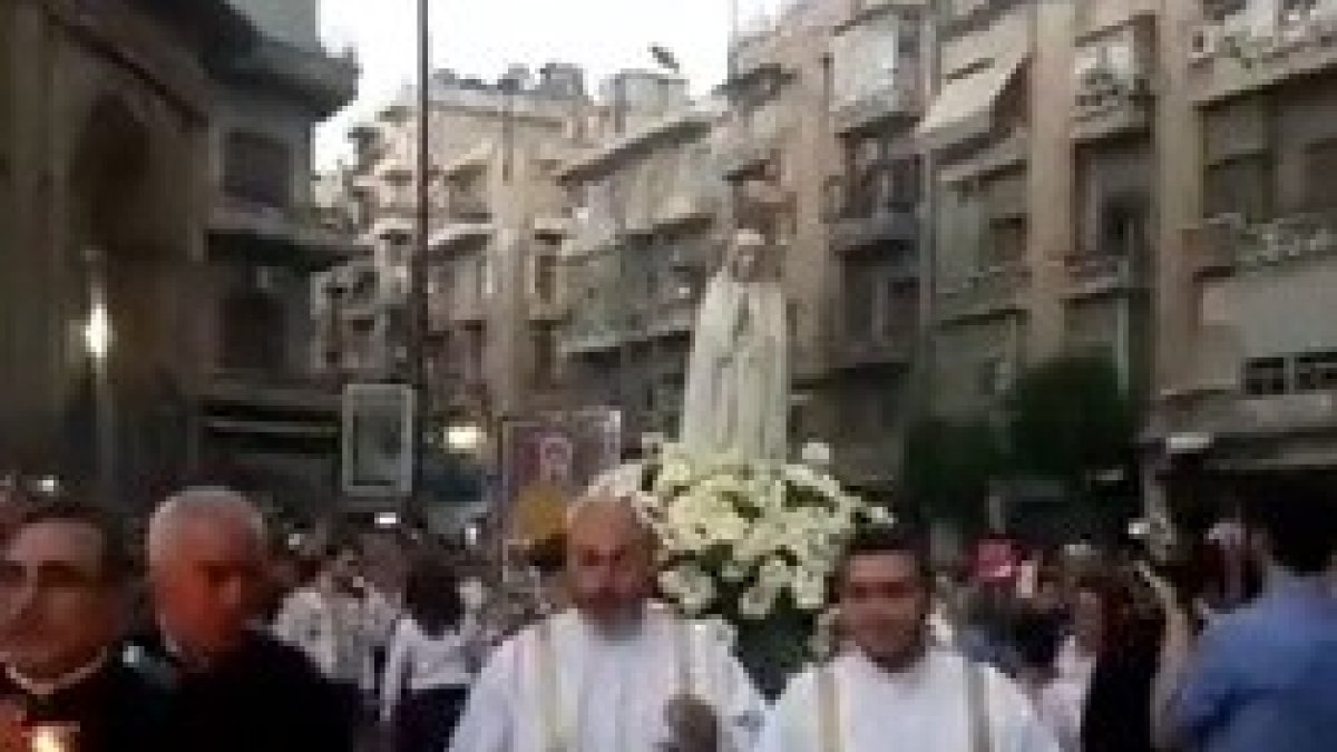 La Virgen de Fátima recorrió las calles de la devastada Alepo